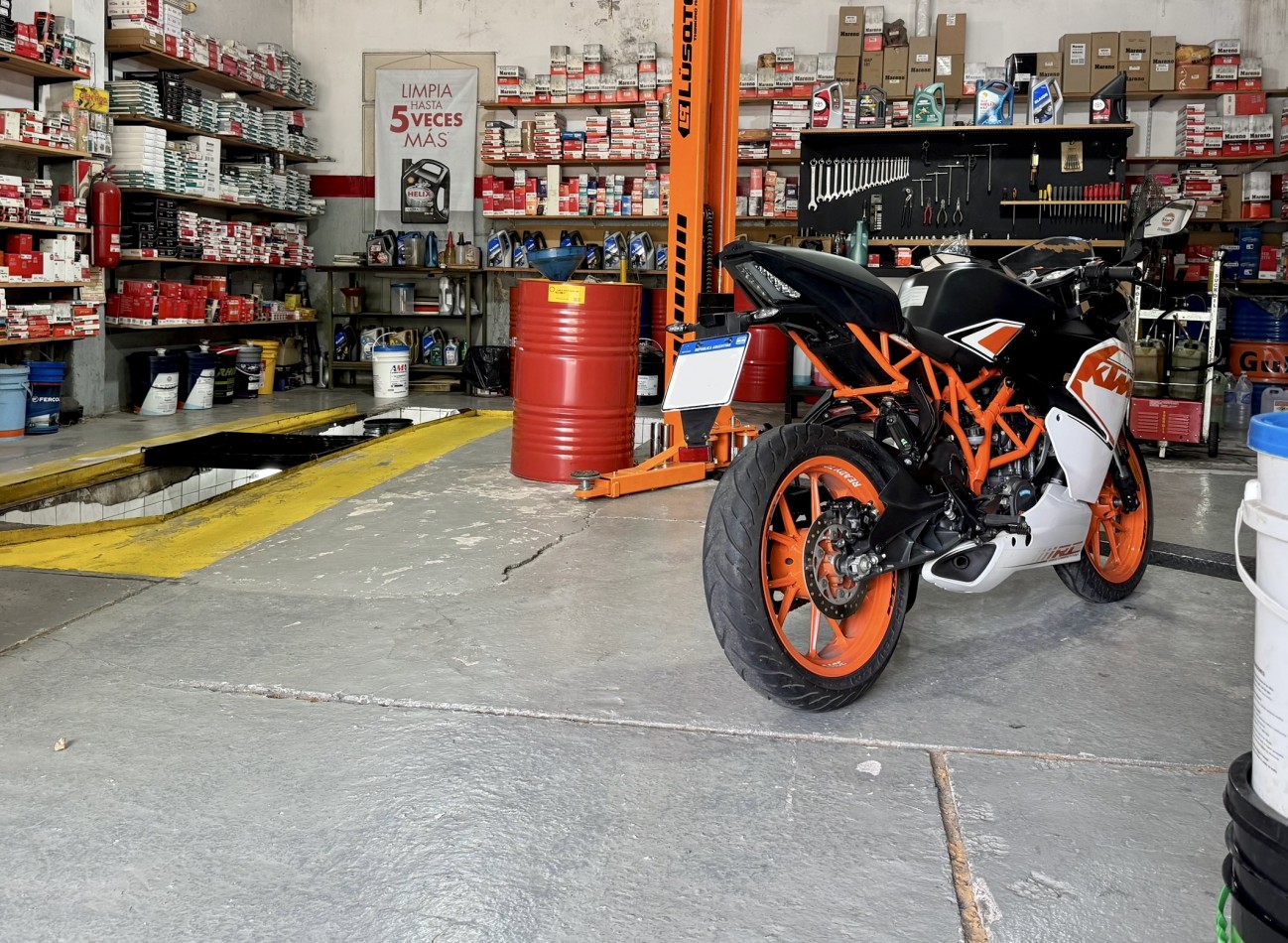 60 e/ 133 y 134 - Lubricentro venta