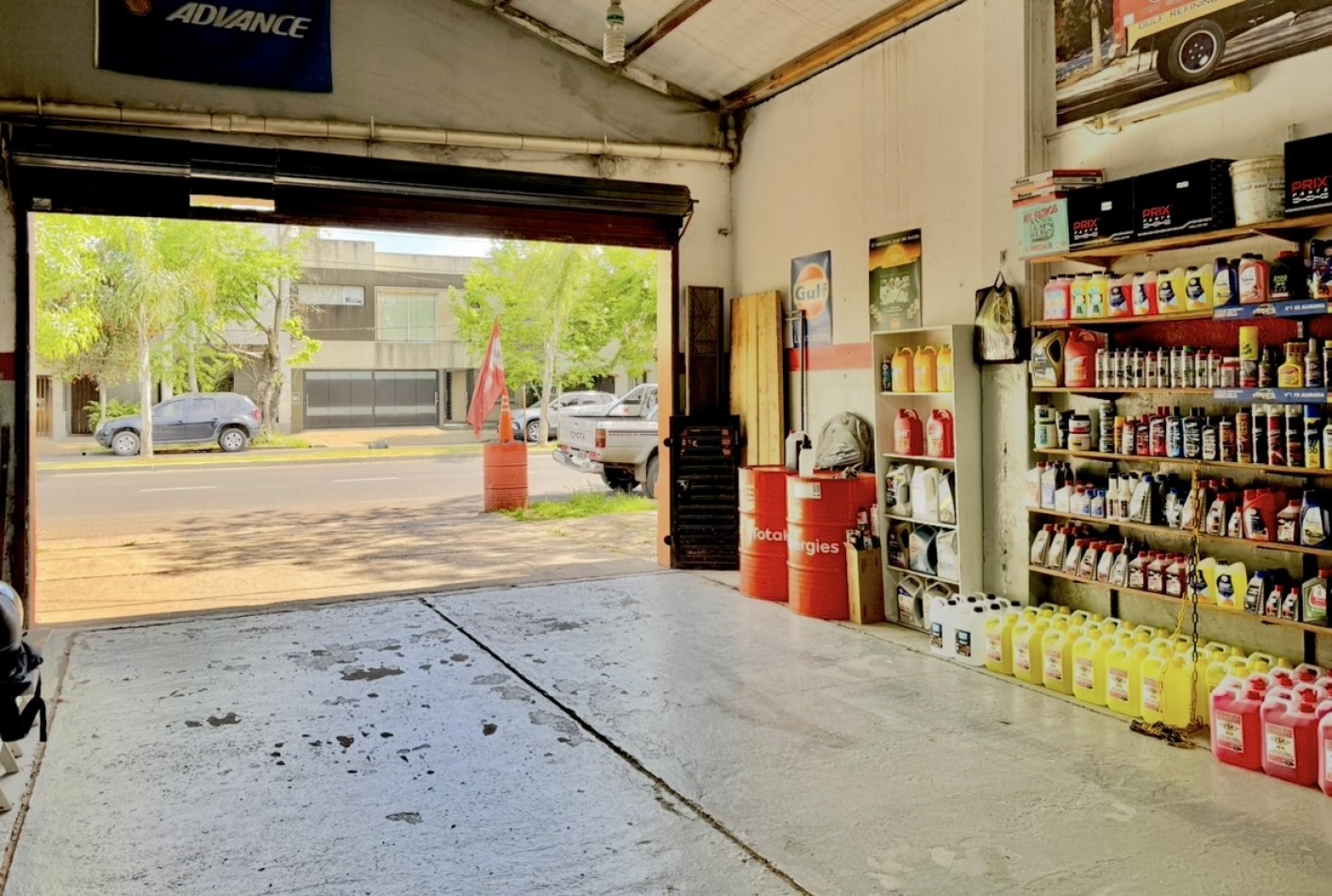 60 e/ 133 y 134 - Lubricentro venta